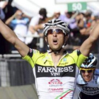 Gatto celebra su triunfo en Tropea superando a un Contador que lució sus galones de favorito.