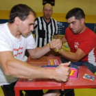 La lucha de brazos cuenta cada vez con más practicantes.