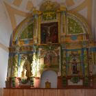 Retablo de la iglesia de San Pedro de los Oteros, coronado por el cuadro del Cristo descubierto en la restauración