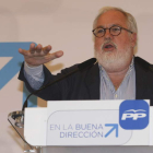 El cabeza de lista del PP, Miguel Arias Cañete, durante su intervención ayer en Torrevieja.