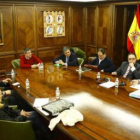 Empresarios, sindicatos y responsables municipales se reunieron ayer de nuevo en el Ayuntamiento