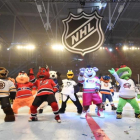 Todas las mascotas de la NHL, en la pista de hielo.