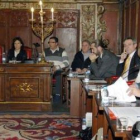 El pleno del Ayuntamiento de Vic acordó vetar a los inmigrantes «sin papeles».