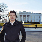 Víctor de Paz Calvo, de Santa María del Páramo, delante de la Casa Blanca en Washington.