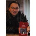 José Antonio Martínez Reñones, con su nuevo libro de viajes.