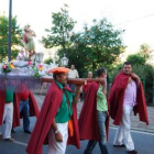 Los transportistas, con San Cristóbal al hombro.