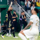 Benzema, flamante ‘Balón de Oro’ anotó el segundo gol para el Real Madrid frente al Elche. LORENZO