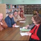 Miguel Martínez junto con miembros de la ejecutiva provincial del PSOE en Cistierna