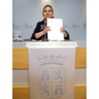 Rosa Valdeón, ayer tras el Consejo de Gobierno. MIRIAM CHACÓN