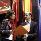 Yolanda Barcina con el presidente del Parlamento Foral Alberto Catalán.