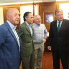 El alcalde ayer con representantes de los empresarios leoneses