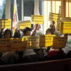 Los protestantes llevaban carteles con el número de empleados en los cielos abiertos.