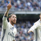 Sergio Ramos salvó al Madrid con un gol de cabeza que cortó la remontada del Nápoles. ÁNGEL DÍAZ