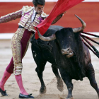 El diestro Francisco Marco en la faena a su segundo toro, al que cortó una oreja.