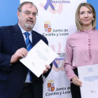 Los consejeros Fernando Rey y Alicia García presentaron el documento para los docentes. NACHO GALLEGO