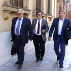 José Ramón García García, a la izquierda, llegando la pasada semana a la Audiencia Provincial de León