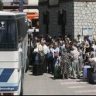 La estación de Sahagún registró un tráfico de autobuses intenso para enlazar a los pasajeros