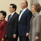 Los Reyes presidieron el acto oficial de despedida del presidente chino, Hu Jintao, y su esposa