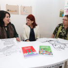 La escritora Elisa Vázquez, con la alcaldesa y la edil de Cultura de Astorga, y Reme Remedios.