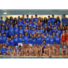 Los nadadores del Acuático León, en la piscina municipal de La Palomera. DL