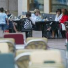 La plaza Fernando Miranda es una cita ineludible para los habituales a las terrazas de verano