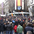 Los taxistas de Madrid se manifiestan frente a la sede del PP en la calle de Génova.