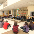 La decana de Económicas, María Jesús Mures (centro), con otros dos responsable de este centro univer