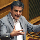 El ministro griego de Finanzas, Euclides Tsakalotos, interviene ante el Parlamento.