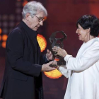Concha Velasco entrega el premio Emérita Augusta a José sacristán