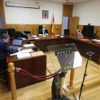 La vista oral se celebró en el juzgado de lo Social número 1 de León con las medidas de seguridad. RAMIRO