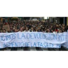Cuando la manifestación, con la pancarta principal (en la foto) alcanzó la sede de la delegación de