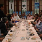 Miembros de la Academia de Gastronomía de León, ayer, en la mesa de presidencia.