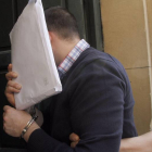 El acusado del crimen del Crucero a su llegada al juicio en la Audiencia Provincial