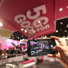 Demostración del uso de 5G en un estand del Mobile World Congress.