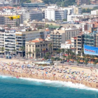 Avioneta de la empresa Tavisa, fletada para una campaña promocional por la costa catalana