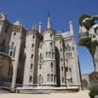 El palacio episcopal que inició Gaudí y remató Guereta, en una imagen de archivo.