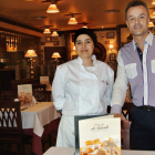 Juan Carlos y Jusenian en el comedor de La Tagliatelle, donde estuvo el Novelty, en Independencia.