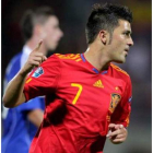El delantero español David Villa celebra su gol contra Liechtenstein durante el partido.