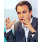 Zapatero en un momento de la rueda de prensa que ofreció ayer