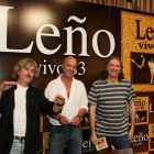 Foto del 13-6-06 en la presentación de un disco de Leño en Madrid. De izquierda a derecha, Ramiro Peñas, Tony Urbano y Rosendo