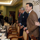 El presidente del PP, Pablo Casado, y el candidato conservador a la Junta de Andalucía, Juanma Moreno, el viernes, en un acto en Jaén.