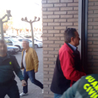 El único investigado que prestó declaración ayer en Ponferrada, a la entrada de los juzgados. DL