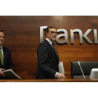 El consejero delegado de Bankia, José Sevilla (derecha), y el directivo Fernando Sobrini, ayer.
