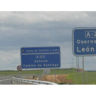 Vista de uno de los carteles que anuncian la A-231 entre León y Burgos también como Autovía del Camino de Santiago. NORBERTO