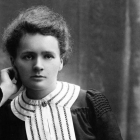 Considerada la madre de la física moderna, fue la primera mujer en ganar el Nobel.