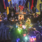 Vista de la tumba de Taras Chaika, un voluntario que se alistó en el Ejército ucraniano. R. AVERCHUK
