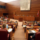 Panorámica durante la celebración de uno de los plenos en las Cortes de Castilla y León.