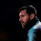 Messi entra en el campo de entrenamiento de la ciudad deportiva de Sant Joan Despí.
