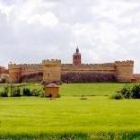 Vista del castillo de Grajal de Campos