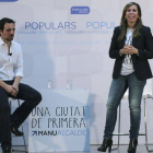 Alicia Sánchez-Camacho, junto al alcalde de Castelldefels, Manuel Reyes, durante un acto del partido celebrado en Castelldefels.